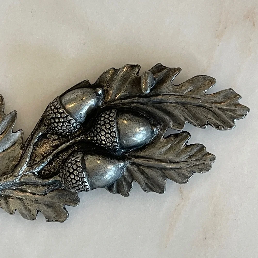 La Matron L’Etain Pewter Acorn Leaf Triple Hook 8